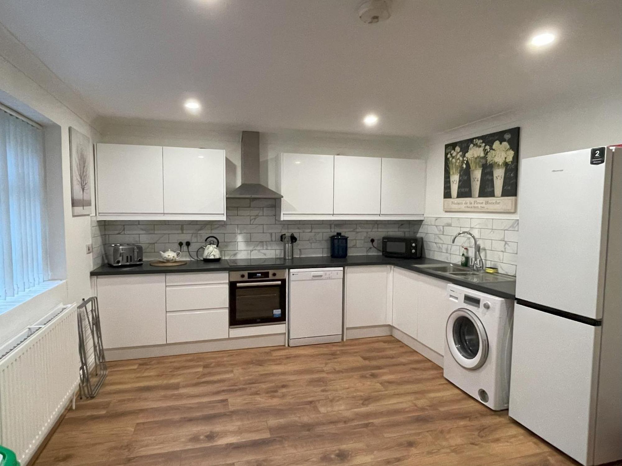 1 Fitzhamon Embankment Apartments Opposite Principality Stadium - Long Stay Offer Cardiff Oda fotoğraf